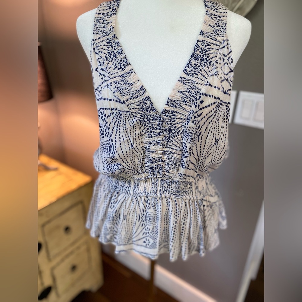 Peplum low back sleeveless blouse